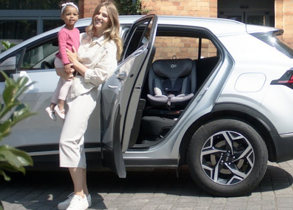 Fotelik samochodowy KINDERKRAFT I-Grow I-Size Happy shapes 40-150 cm (0-36 kg) Wielokolorowy Pewny montaż w aucie ISOFIX z czytelnymi wskaźnikami pas TOP TETHER Krótki montaż