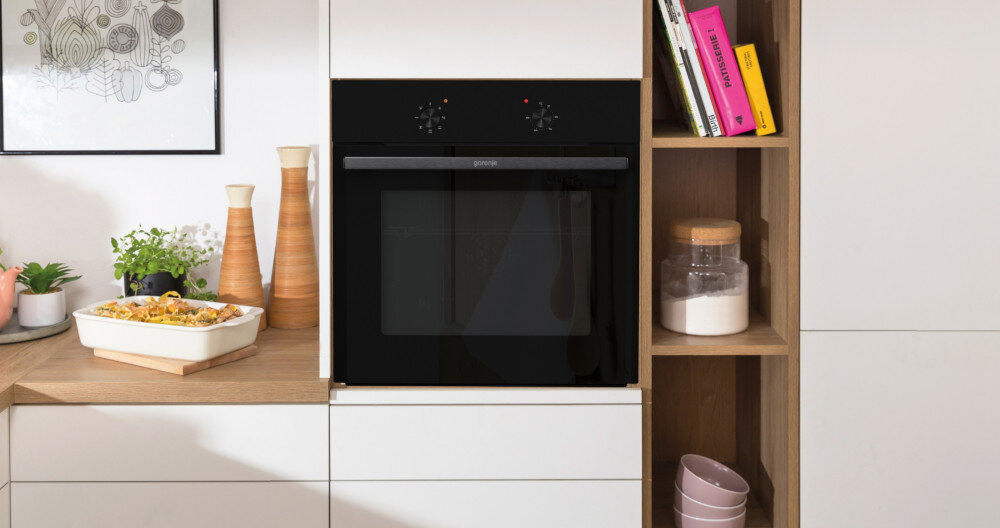 PIEKARNIK GORENJE BO6615E01B rozmrażanie mrożonki delikatne szybko bezpiecznie oszczędność czasu Oświetlenie wnętrza światło widoczność bez utraty ciepła bez otwierania drzwi pokrętła PushPull sterowanie panel ustawienia regulacja wygoda bezpieczeństwo Kształt HomeMade zaokrąglona wnęka lepsza cyrkulacja dopieczone dania chłodzenie obudowy zewnętrznej powierzchni ochrona wysoka temperatura DynamiCooling DC Siedem funkcji optymalizujących wysoka temperatura programy grillowanie