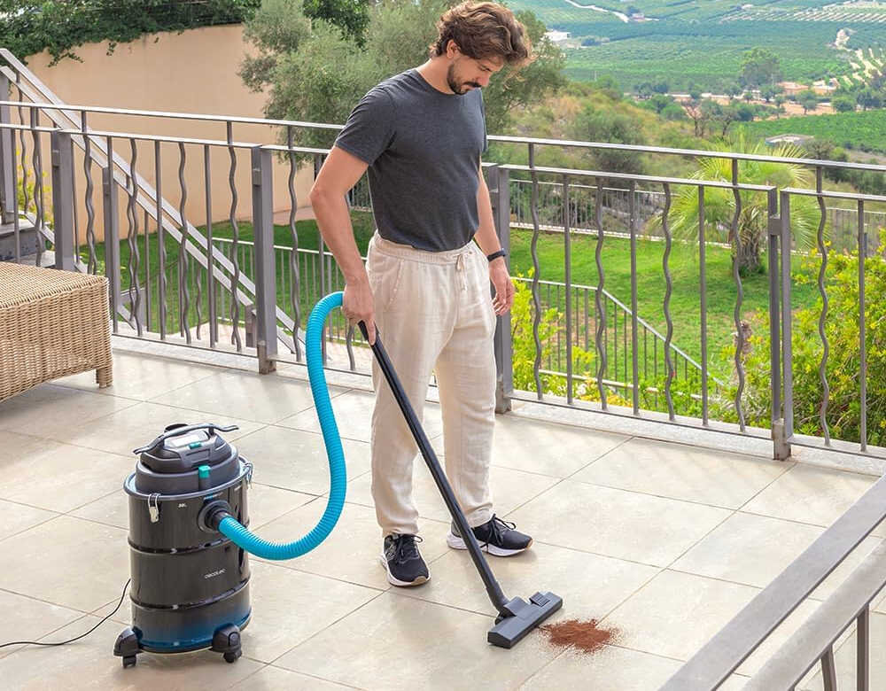 Odkurzacz do popiołu CECOTEC Conga ASH 6000 EasyGo XL wygląd design tło prezentacja wizualizacja sprzątanie bez wysiłku