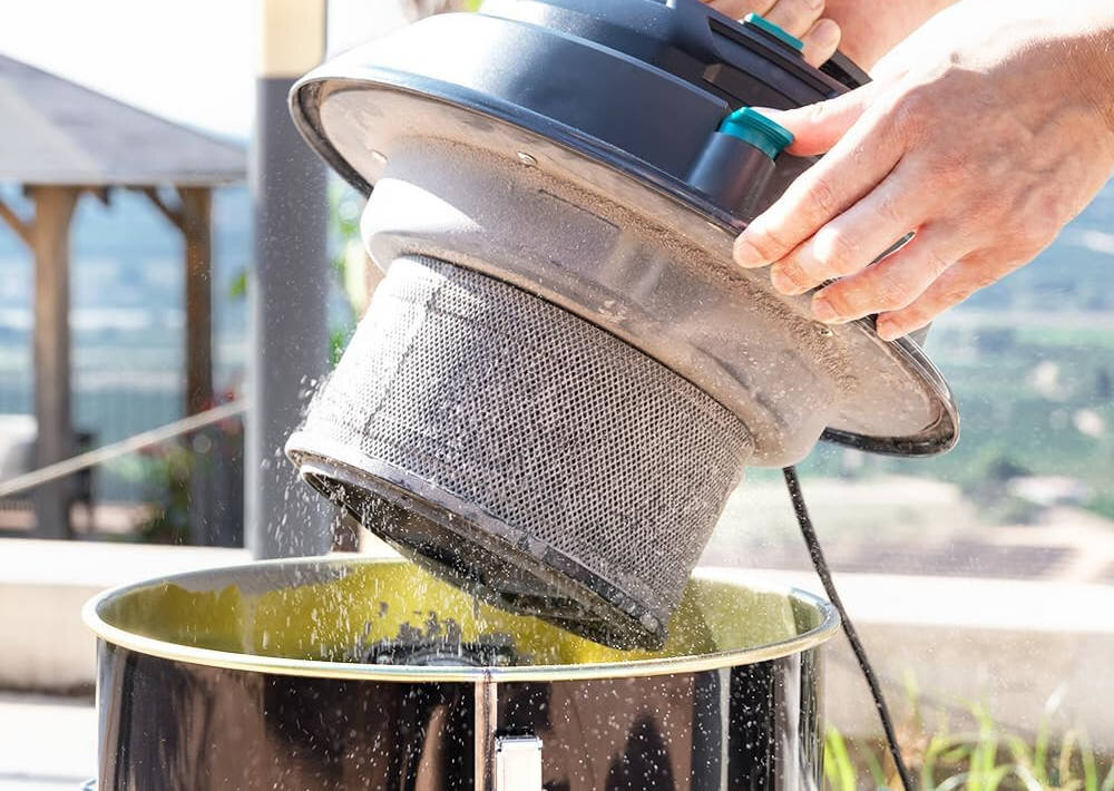 Odkurzacz do popiołu CECOTEC Conga ASH 6000 EasyGo XL bez kontaktu z popiołem System szybkiego opróżniania zbiornika higiena i bezpieczeństwo użytkowania  trwa zaledwie chwilę