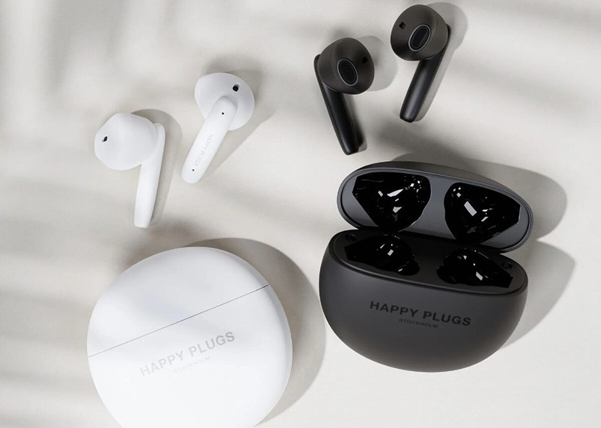 Słuchawki douszne HAPPY PLUGS Joy Lite - Dobre do aktywności, słuchawki z etui leżące na tkaninie