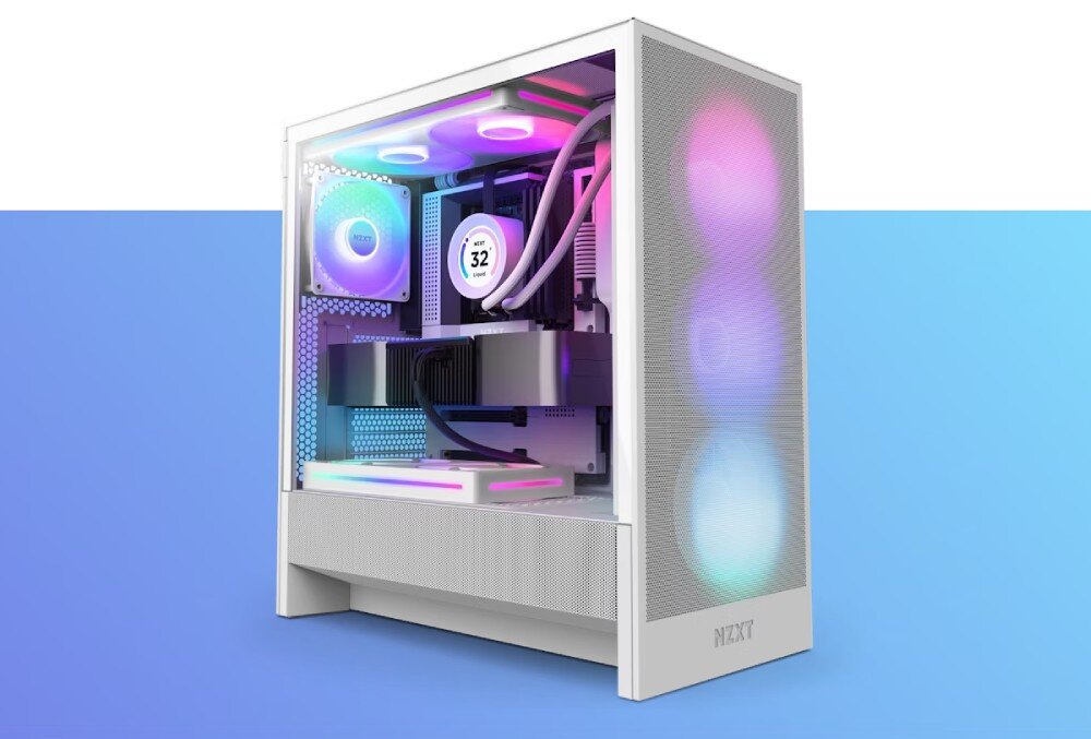 Obudowa NZXT H5 Flow RGB Widok obudowy w kolorze białym z podświetleniem RGB, z zamontowanymi wentylatorami na froncie, górze i tyle. Wewnątrz zainstalowane są komponenty chłodzone cieczą, opis