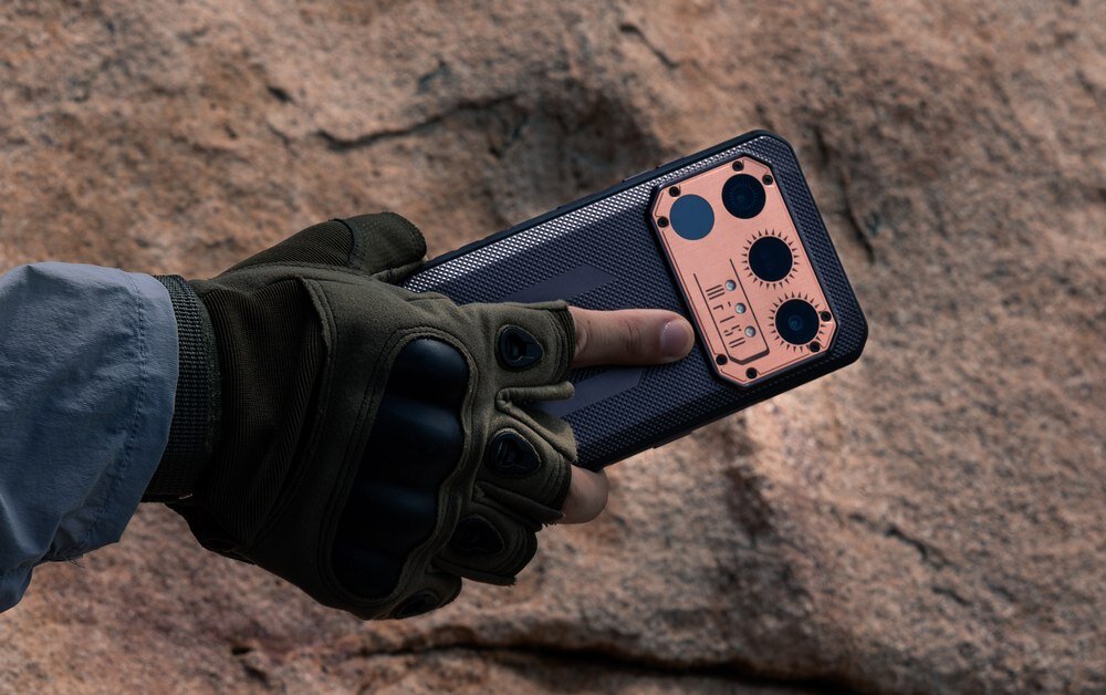 Smartfon IIIF150 Raptor kv początek opisu