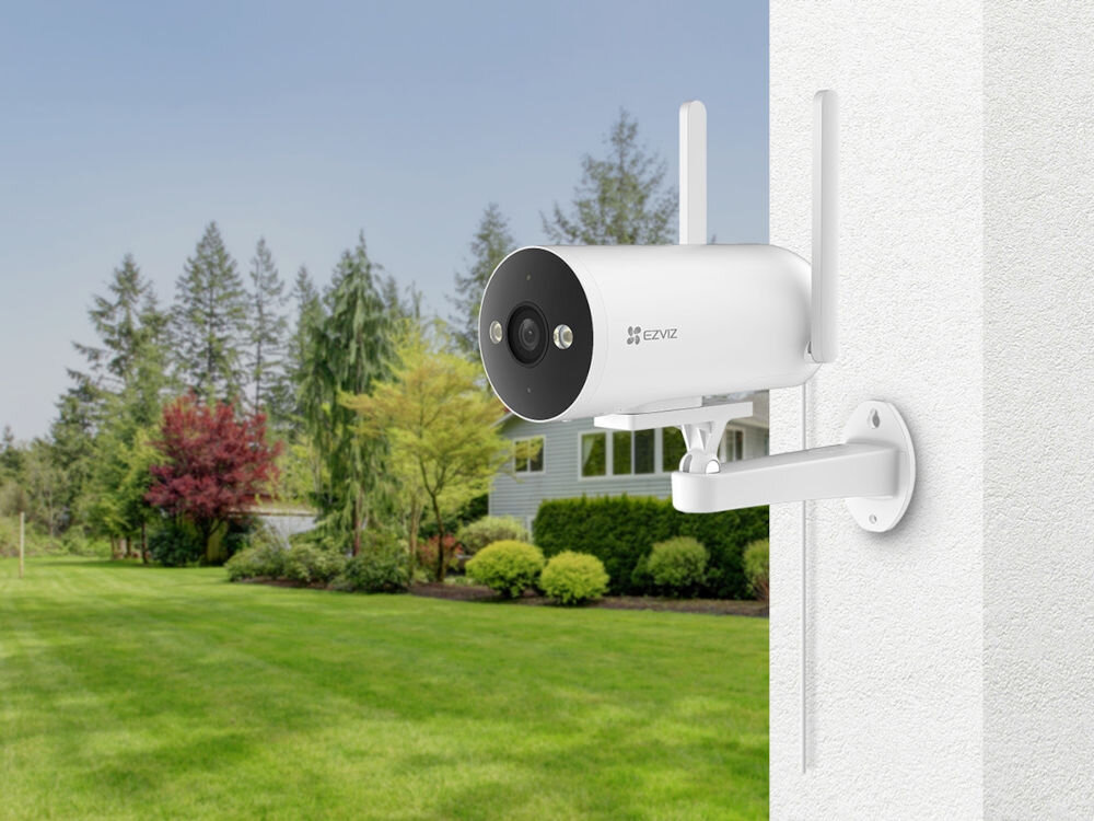 Kamera EZVIZ H5 4G 2K - Bezprzewodowy monitoring 4G, kamera przymocowana do elewacji budynku