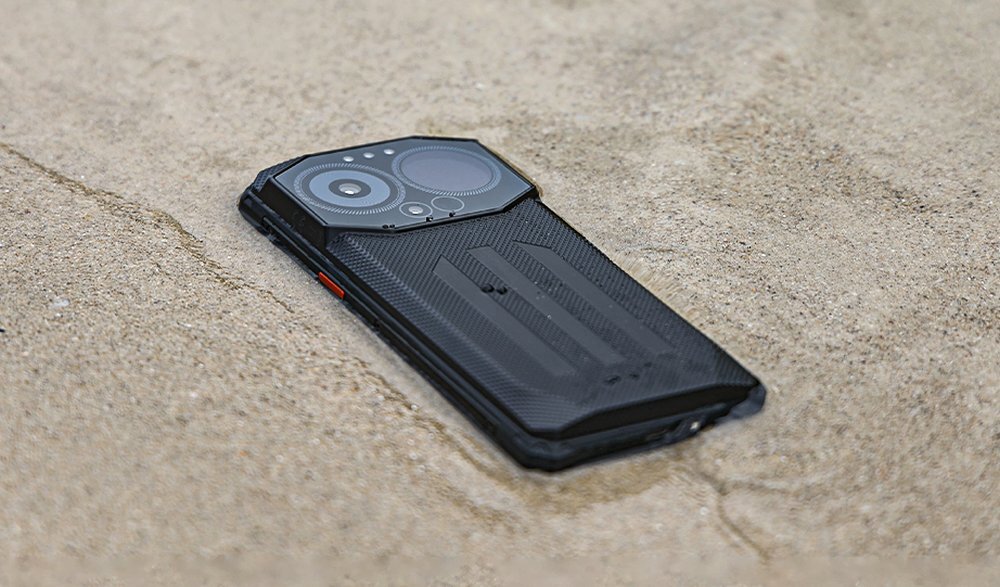 Smartfon IIIF150 B3 ładowanie