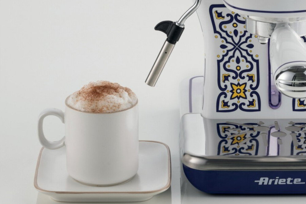 Ekspres ARIETE Capri 13891C Spienione mleko bez wysiłku aksamitna pianka cappuccino, latte lub macchiato intuicyjna obsługa