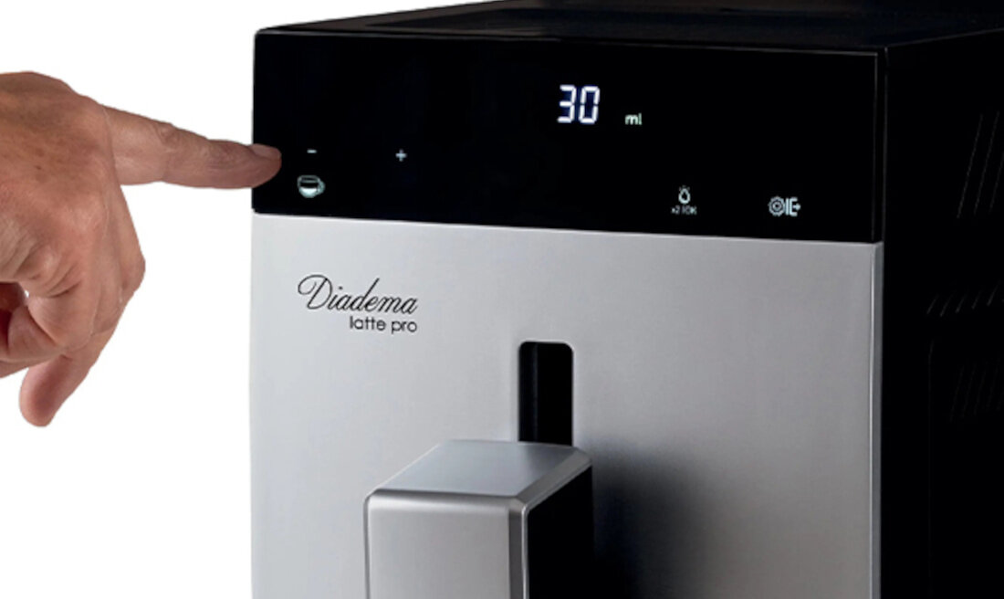 Ekspres ARIETE Diadema Cappuccino 1453/01 Srebrny Intuicyjna obsługa Wyświetlacz LCD o przekątnej 2,5 cala z dotykowym panelem sterującym jeden z sześciu predefiniowanych programów  wybór upodobania