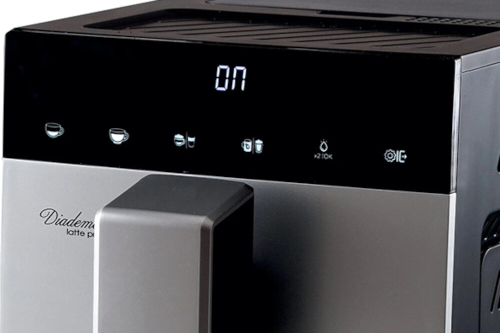 Ekspres ARIETE Diadema Cappuccino 1453/01 Srebrny Wszechstronne programy sześć predefiniowanych programów espresso, americano, cappuccino, latte, gorące mleko i wodę klasycznych kaw, jak i mlecznych specjałów moc