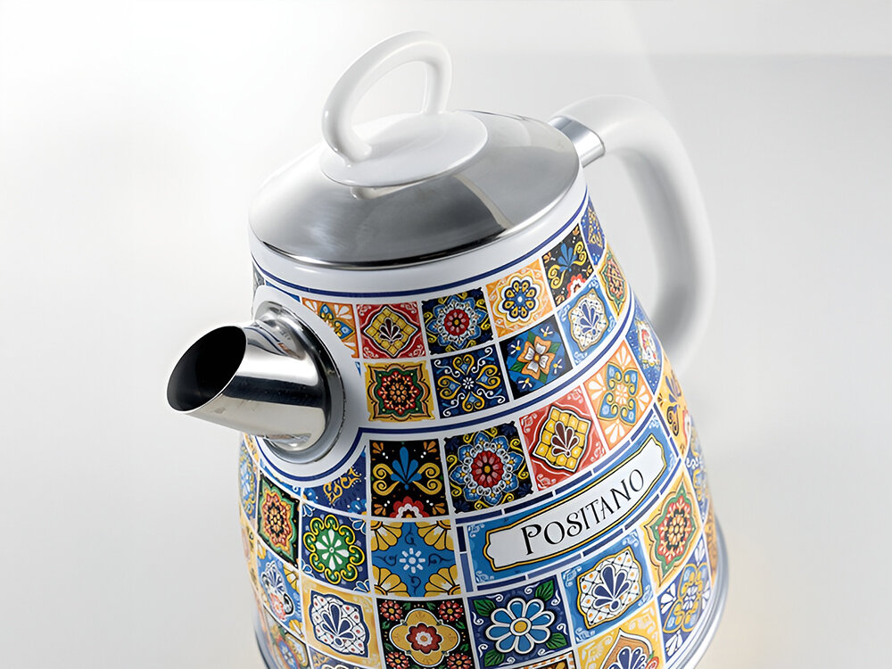Czajnik ARIETE Positano 28690 jasne tło czajnik żółto niebieska wzorzysta obudowa metalowe elementy pokrywka uchwyt dopracowane wzornictwo solidne wykonanie uchwyt typu soft touch metalowa konstrukcja Starannie dopracowane detale estetyczne wykończenie spełnia swoją praktyczną funkcję ozdoba każdej kuchni dla miłośników jakości i stylu