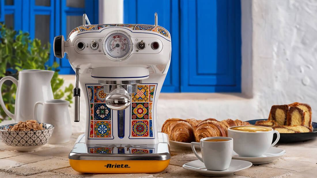 Ekspres ARIETE Capri 13891P wygląd design tło prezentacja wizualizacja