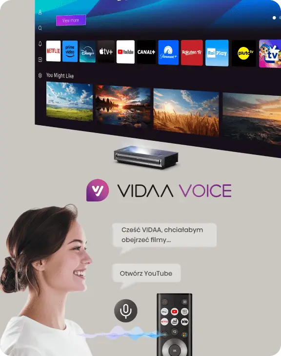 Kobieta mówi do pilota. Na ekranie interfejs Smart TV z logotypami aplikacji Netflix, YouTube i Disney+.