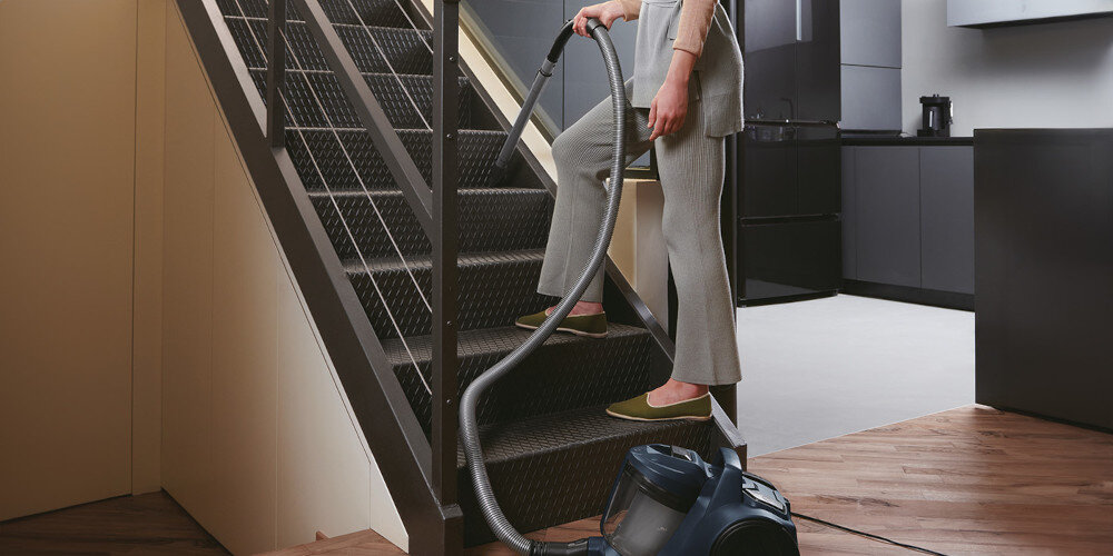 ODKURZACZ HOOVER HP110HM 011 BEZWORKOWY lekki poręczny kompaktowy waga 4 kg wymiary kształt