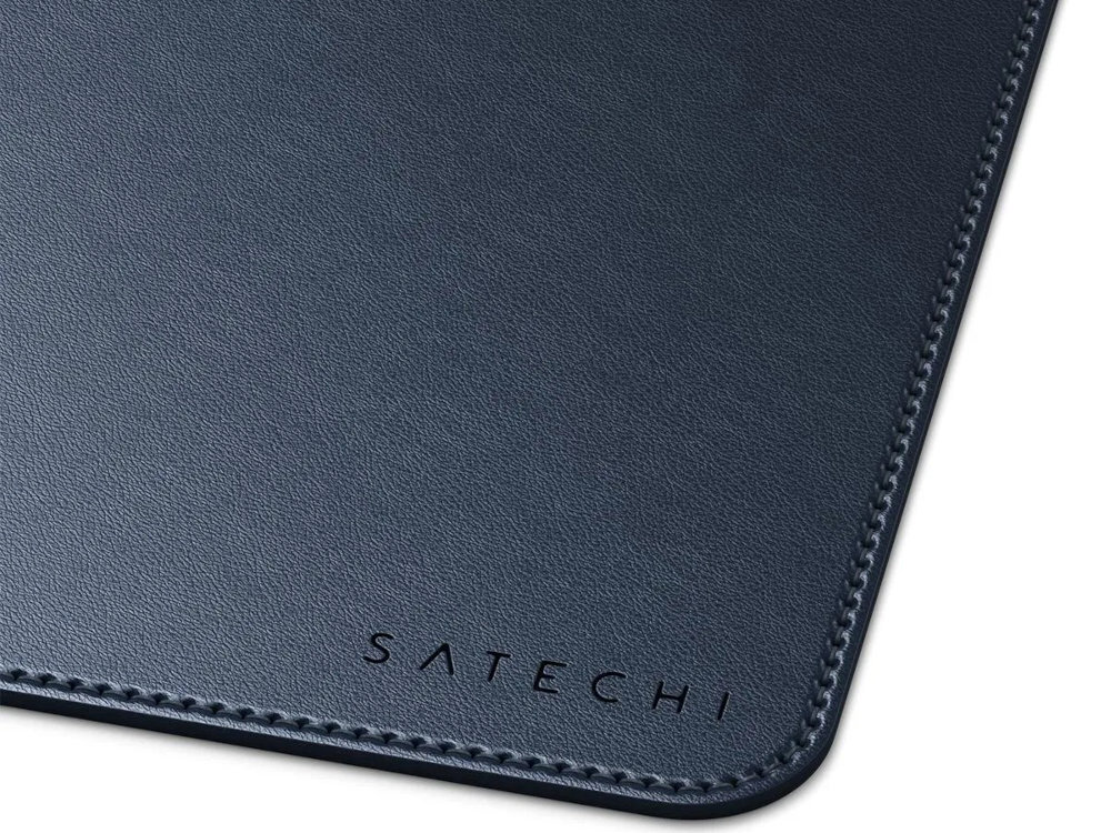 Satechi Vegan-Leather Premium wodoodporna przypadkowymi rozlanymi napojami i ułatwia utrzymanie czystości specjalnej powłoce - podkładka od góry na białym tle