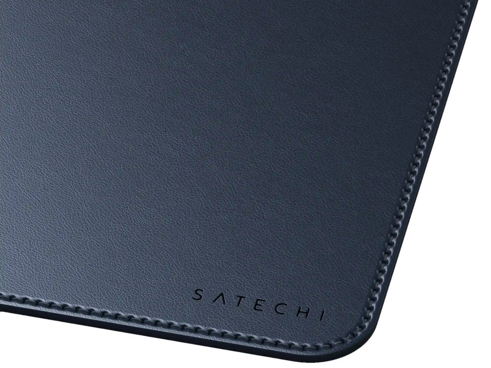 Satechi Vegan-Leather Premium wodoodporna przypadkowymi rozlanymi napojami i ułatwia utrzymanie czystości specjalnej powłoce - podkładka od góry na białym tle