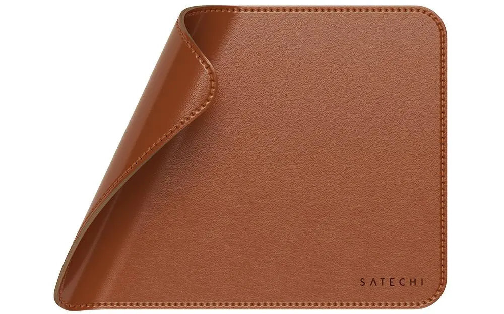 Satechi Vegan-Leather Premium wodoodporna przypadkowymi rozlanymi napojami i ułatwia utrzymanie czystości specjalnej powłoce - podkładka od góry na białym tle