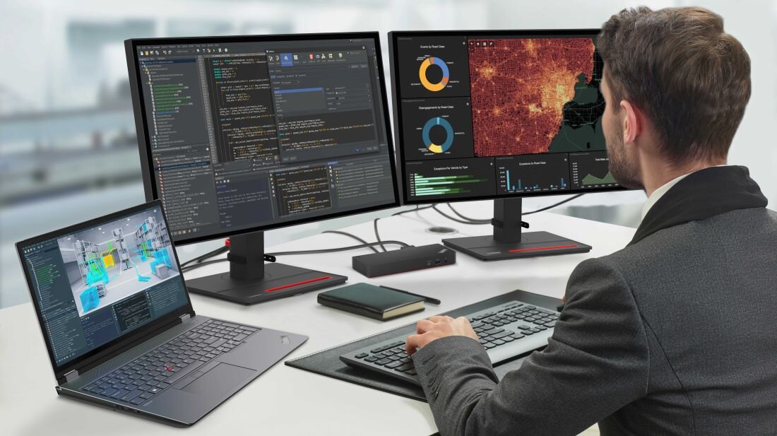 Programista korzystający z laptopa Lenovo ThinkPad P16 podłączonego do dwóch zewnętrznych monitorów, środowisko pracy z kodem i wykresami - Procesor Intel Core
