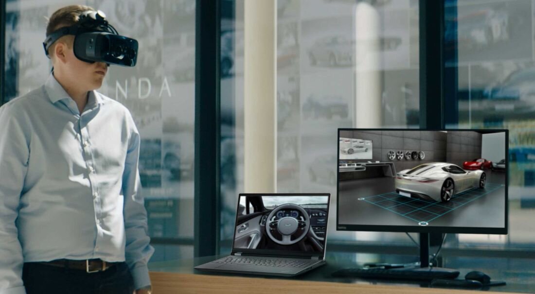Projektant korzystający z gogli VR przy laptopie Lenovo ThinkPad podłączonym do monitora z wizualizacją samochodu - Pamięć RAM DDR5