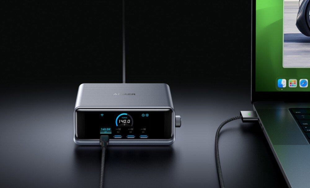 Zasilacz do laptopa ANKER Prime GaN 250W Urządzenie ładujące podłączone kablem do laptopa, z wyświetlaczem wskazującym aktualny pobór mocy 140W dla jednego aktywnego portu USB-C