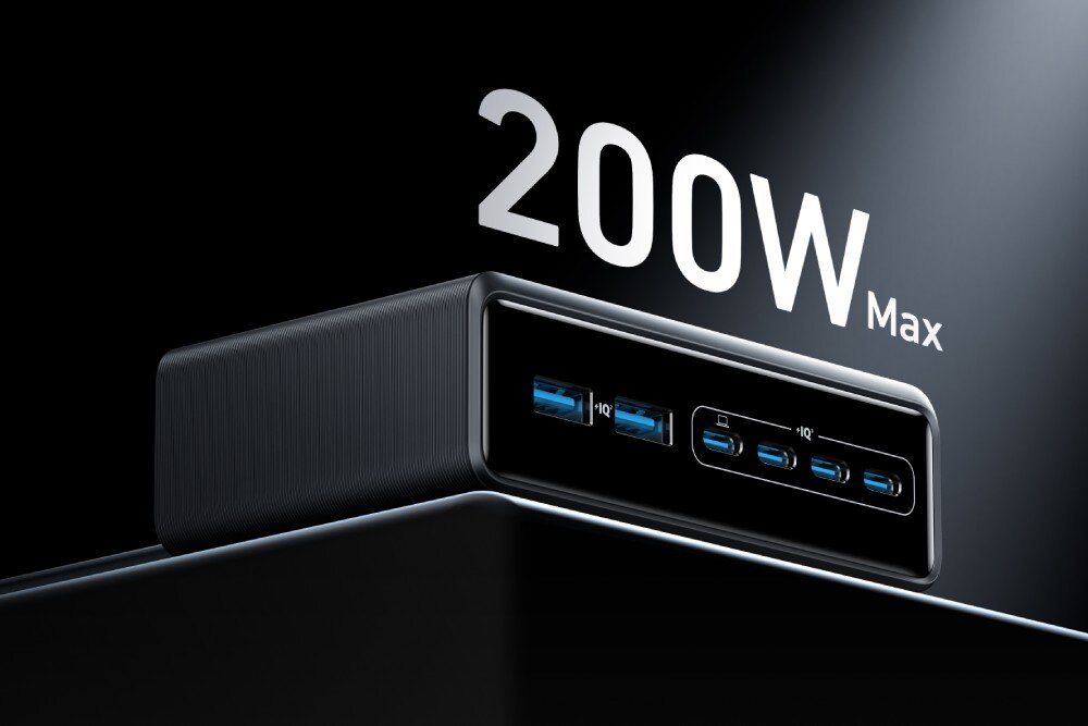 Zasilacz do laptopa ANKER Prime GaN 200W Czarna stacja ładująca z kilkoma portami USB i USB-C, umieszczona na krawędzi biurka. Nad nią widnieje napis „200W Max” wskazujący maksymalną moc ładowania, opis