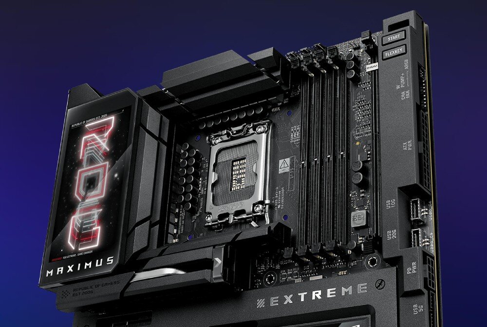 Płyta główna ASUS ROG Maximus Z890 Extreme Zbliżenie na górną część płyty głównej, ukazujące gniazdo procesora, sloty pamięci RAM oraz przyciski start i FlexKey. Logo ROG Maximus świeci na lewym radiatorze, a tło ma jednolity, ciemnoniebieski gradient, kompatybilność, procesory, układ zasilania