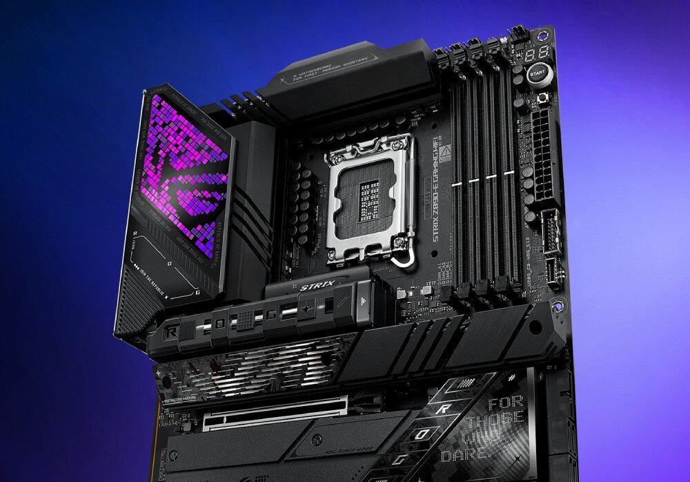 Płyta główna ASUS ROG Strix Z890-E Gaming WiFi zbliżenie na górną część płyty głównej, widoczna sekcja zasilania, gniazdo CPU i cztery sloty na pamięć RAM, tło w kolorze niebieskim, układ zasilania, komponenty, płyta drukowana