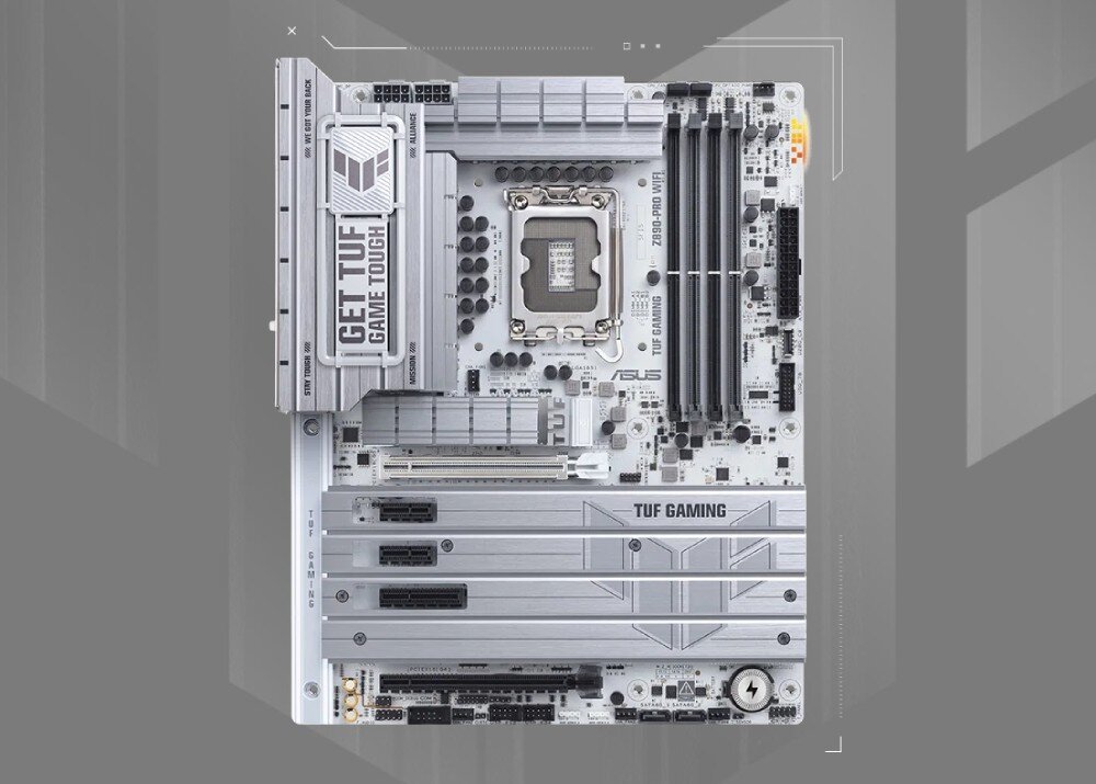 Płyta główna ASUS TUF Gaming Z890-PRO WiFi Płyta główna do komputera widziana na wprost z góry, z widocznym gniazdem procesora, czterema bankami pamięci RAM oraz radiatorami sekcji zasilania