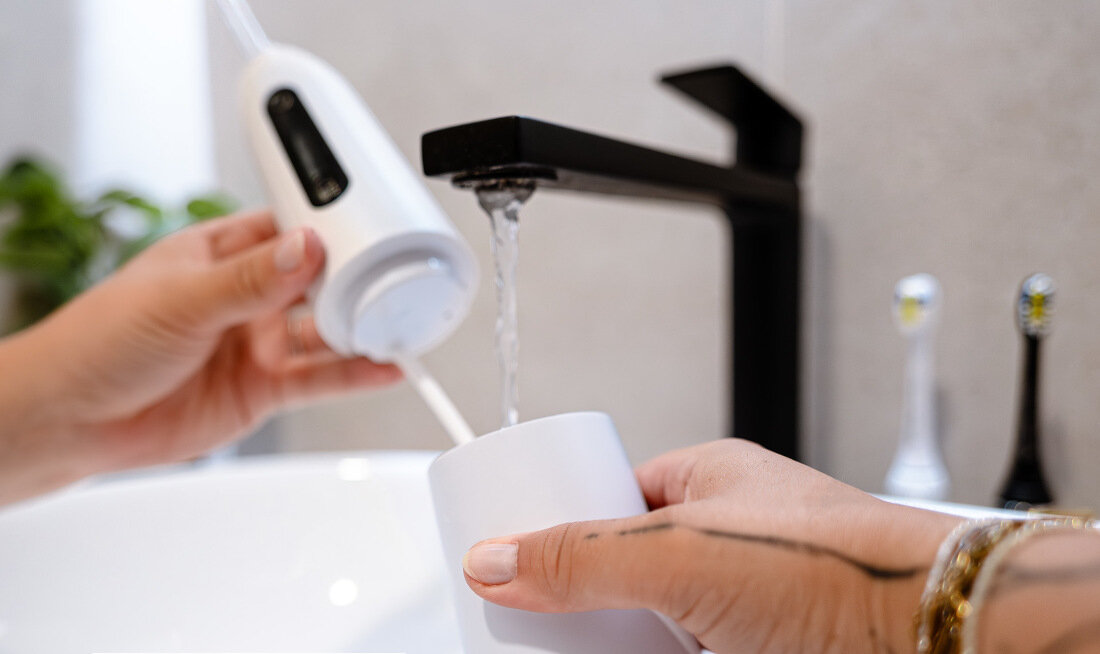 Irygator TRUELIFE AquaFloss Compact C200 Biały Kompaktowa forma Lekka konstrukcja pojemność zbiornika