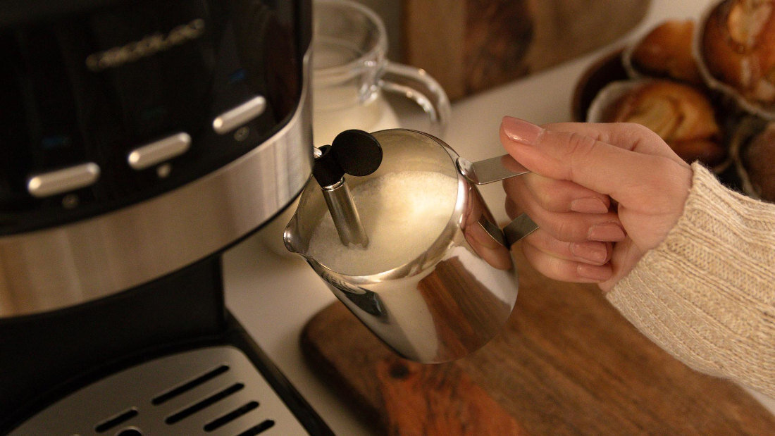 Ekspres CECOTEC Power Espresso 20 Pecan Komfort parzenia i spieniania Regulowana dysza pary przygotowanie mlecznej pianki podgrzanie wody na herbatę od espresso po cappuccino