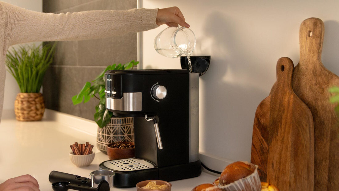 Ekspres CECOTEC Power Espresso 20 Pecan Wygoda użytkowania Zdejmowany zbiornik o pojemności 1,25 litra  Łatwy demontaż  uzupełnianie i czyszczenie zajmuje zaledwie chwilę System Thermoblock