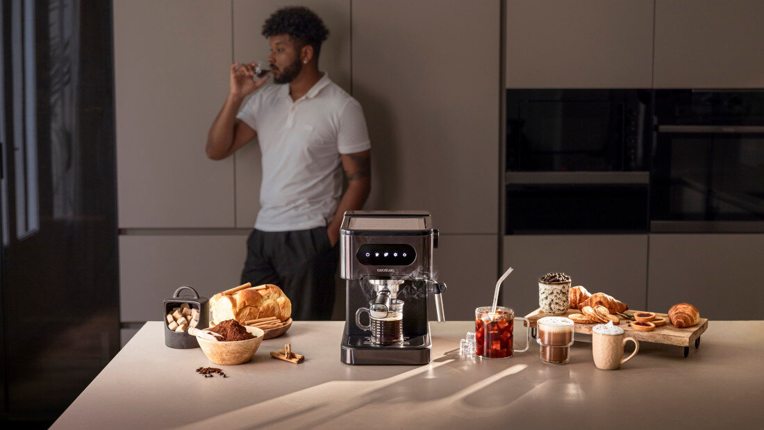 Ekspres CECOTEC Power Espresso 20 ColdBrew wygląd wizualizacja prezentacja design tło Aromatyczna kawa każdego dnia