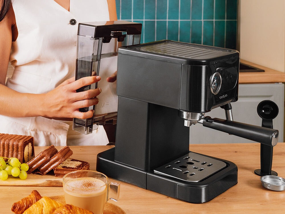 Ekspres CECOTEC Power Espresso 20 Pro Zbiornik na wodę  pojemność zdejmowana konstrukcja  ułatwienie napełnianie czyszczenie