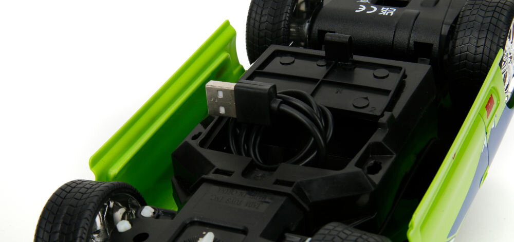 Samochód zdalnie sterowany JADA TOYS Szybcy i wściekli 1995 Mitsubishi Eclipse 253206014 akumulator 3,7 V o pojemności 360 mAh zaintegrowany kabel USB-A czas ładowania ok. 90 minut do 27 minut jazdy bez potrzeby ładowania baterie 2 x 1,5V-R6/AA w zestawie