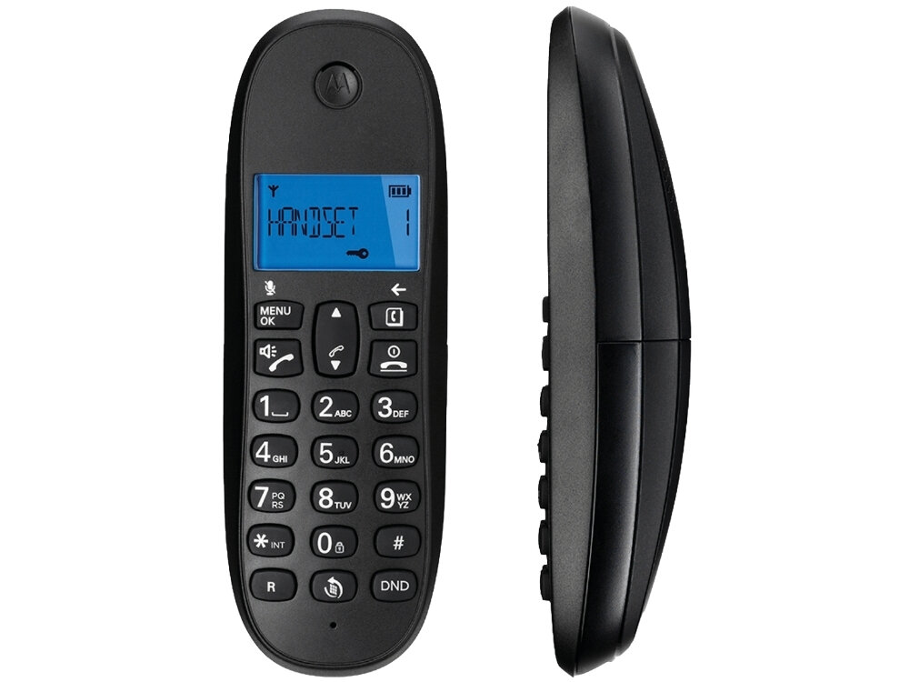 Czarny telefon bezprzewodowy z wyświetlaczem pokazującym tekst \'HANDSET\'. Telefon posiada klawiaturę numeryczną oraz przyciski funkcyjne, a na obudowie widoczne jest logo producenta.