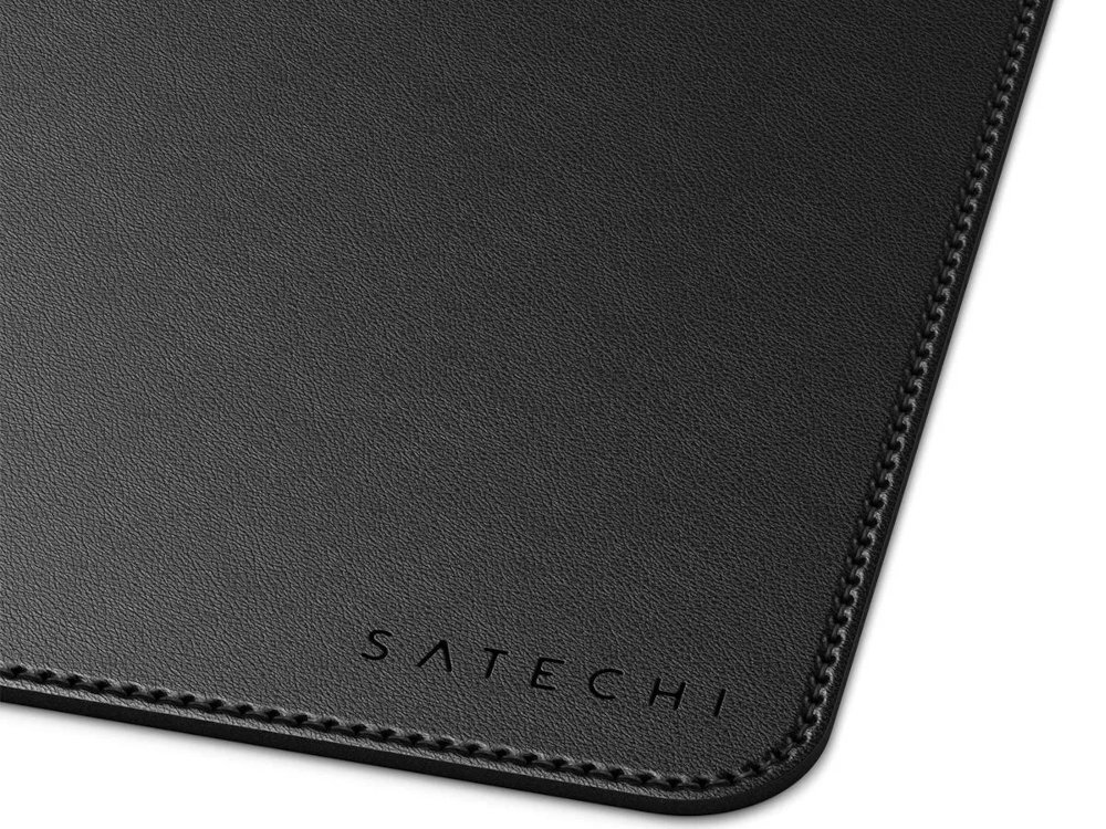 Satechi Vegan-Leather Premium wodoodporna przypadkowymi rozlanymi napojami i ułatwia utrzymanie czystości specjalnej powłoce - podkładka od góry na białym tle