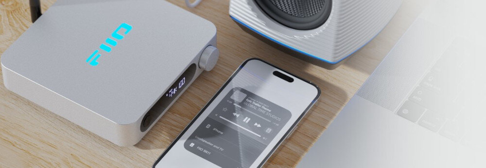 Odtwarzacz sieciowy FIIO SR11 AirPlay Apple iPhone iPad MacBook iMac, odtwarzacz stojący na stole z smartfonem