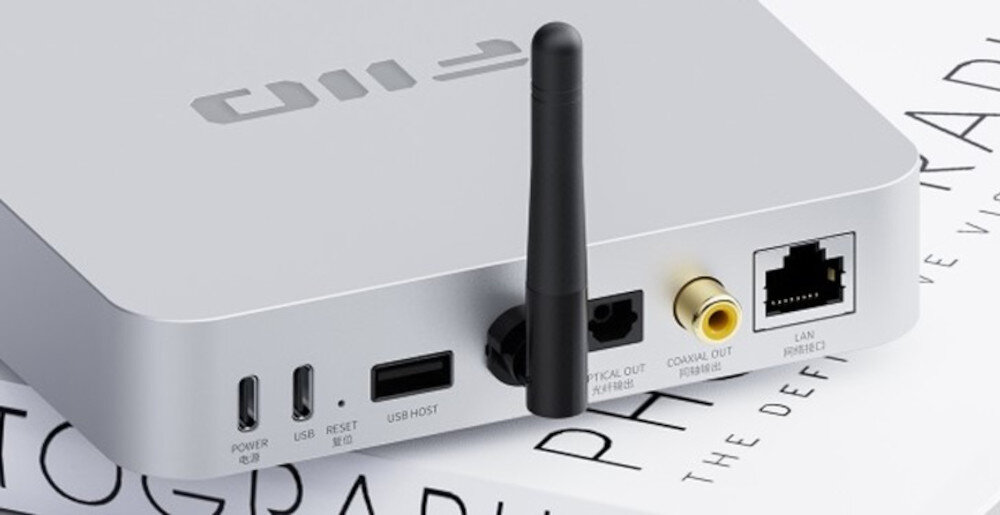 Odtwarzacz sieciowy FIIO SR11 wyjścia cyfrowe USB-A USB-C optyczne koncentryczne, kadr odtwarzacza na złącza