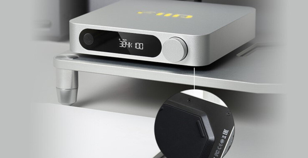 Odtwarzacz sieciowy FIIO SR11 smukły korpus aluminium podkładka antypoślizgowa kompaktowy design, odtwarzacz stojący na podstawce