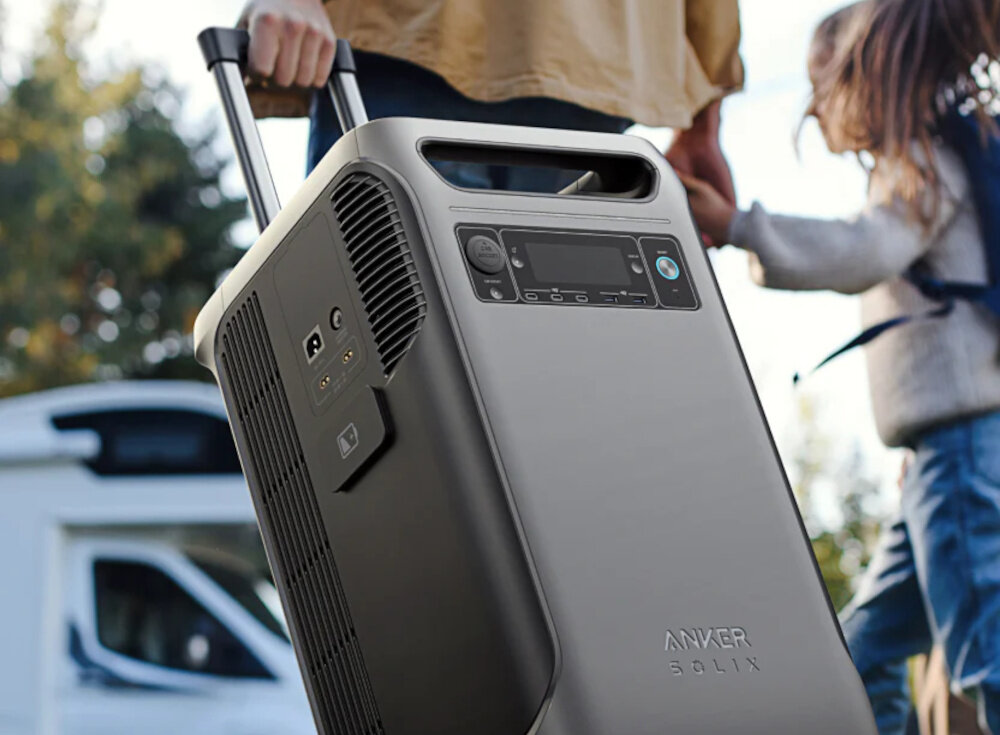 Stacja zasilania ANKER Solix F3800 wysuwany uchwyt uchwyty boczne kolka przemyslowe latwe przenoszenie pelen komfort uzytkowania