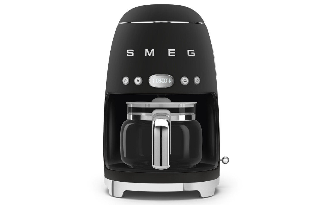 Ekspres SMEG DCF02BLMEU Stabilność i bezpieczeństwo Antypoślizgowe nóżki Stabilne ustawienie kawa