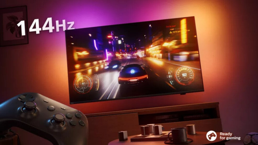 Telewizor PHILIPS 43PUS8919 - FreeSync, telewizor zawieszony na ścianie z włączoną grą, w tle pokazany kontroler
