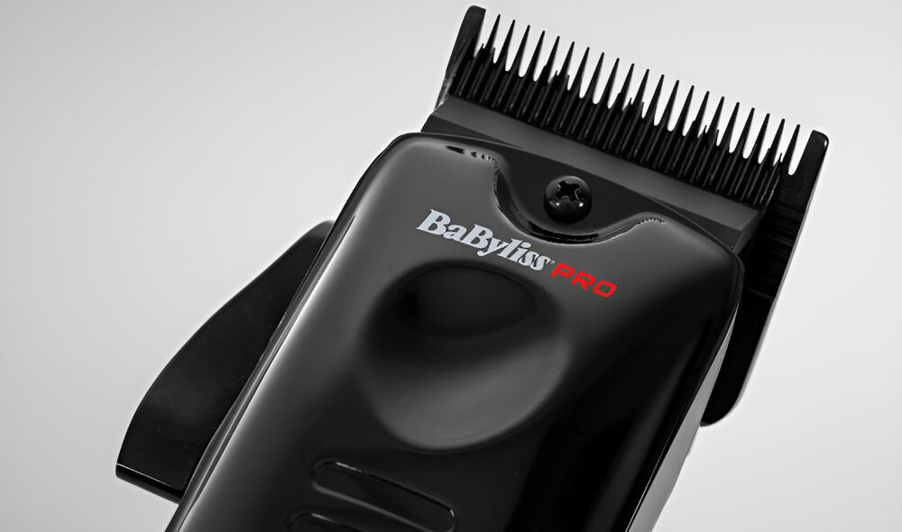 Strzyżarka BABYLISS Pro FX825E 45-milimetrowe ostrze Graphite fade blade regulacja do zerowego odstępu zero gap precyzyjne bliskie strzyżenie tworzenie konturów i przejść w stylu fade ostrze grafitowe niskie tarcie duża trwałość praca w niskich temperaturach komfort pracy
