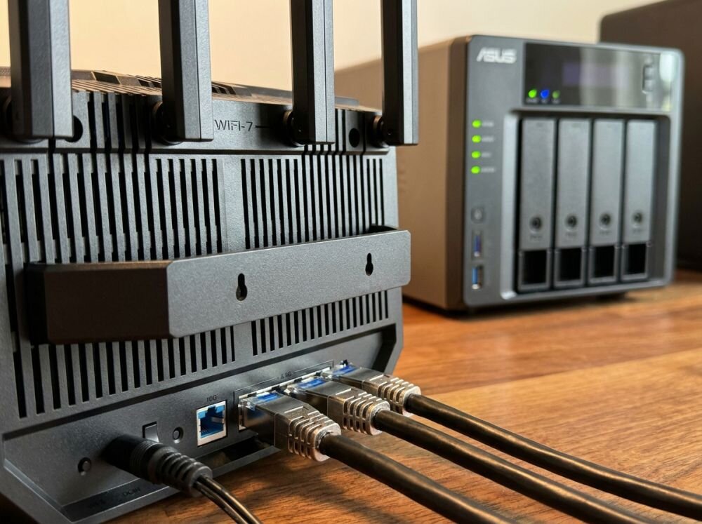 Router ASUS RT-BE92U 2.4 / 5 / 6 GHz (Triband), Wi-Fi Mesh.