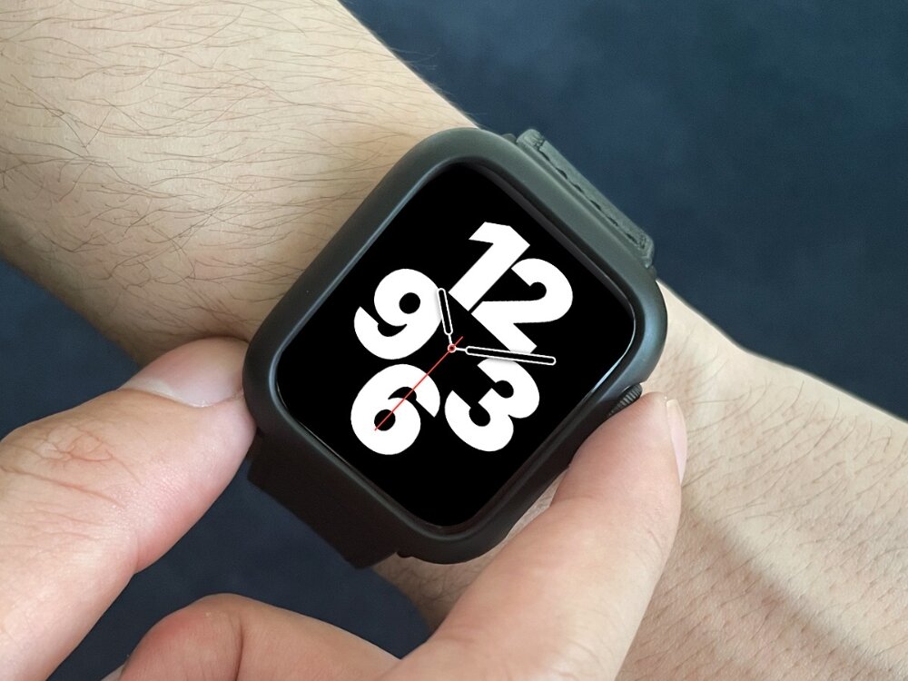 Etui Araree Aero
            zegarek na ręce użytkowanie aktywność ochrona