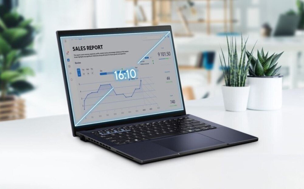 Laptop ASUS ExpertBook B5404CMA-Q50339X Laptop na biurku w jasnym, nowoczesnym wnętrzu, wyświetlający wykresy i dane sprzedażowe na ekranie. Grafika podkreśla proporcje ekranu 16:10, wyświetlacz, przekątna, matryca