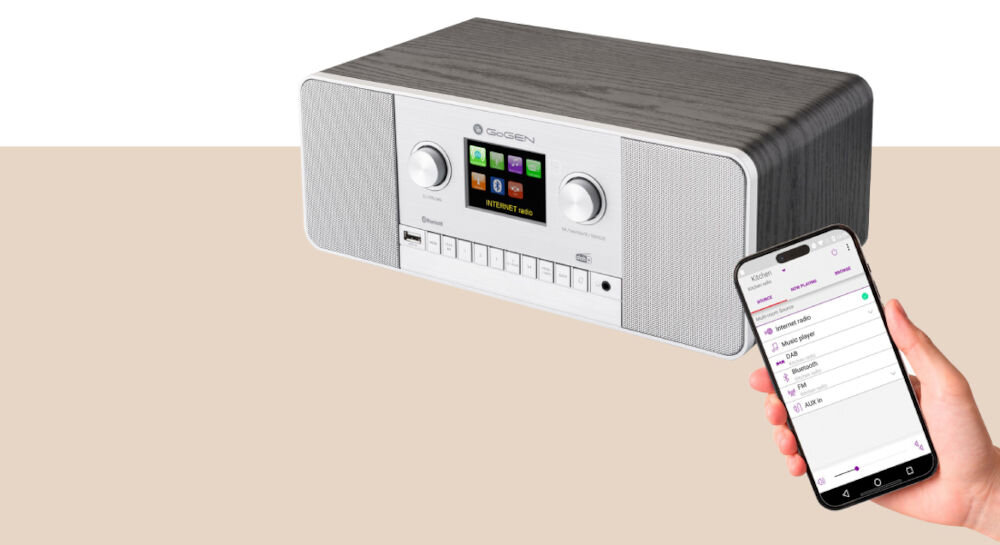 Radio internetowe GOGEN IR257BTDAB - Praktyczne funkcje, radio pod skosem, ręka trzymająca smartfona