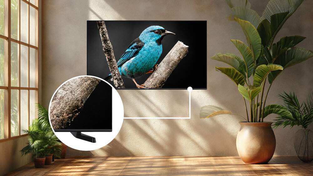 Telewizor HYUNDAI ULX43359GSMART - Elegancki wygląd, telewizor zawieszony na ścianie, kadr nóżek telewizora