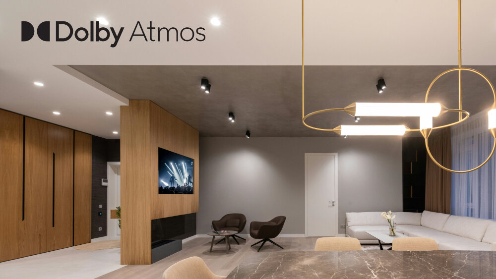 Telewizor HYUNDAI ULX43359GSMART - Dźwięk Dolby Atmos, telewzior powieszony na ścianie w salonie