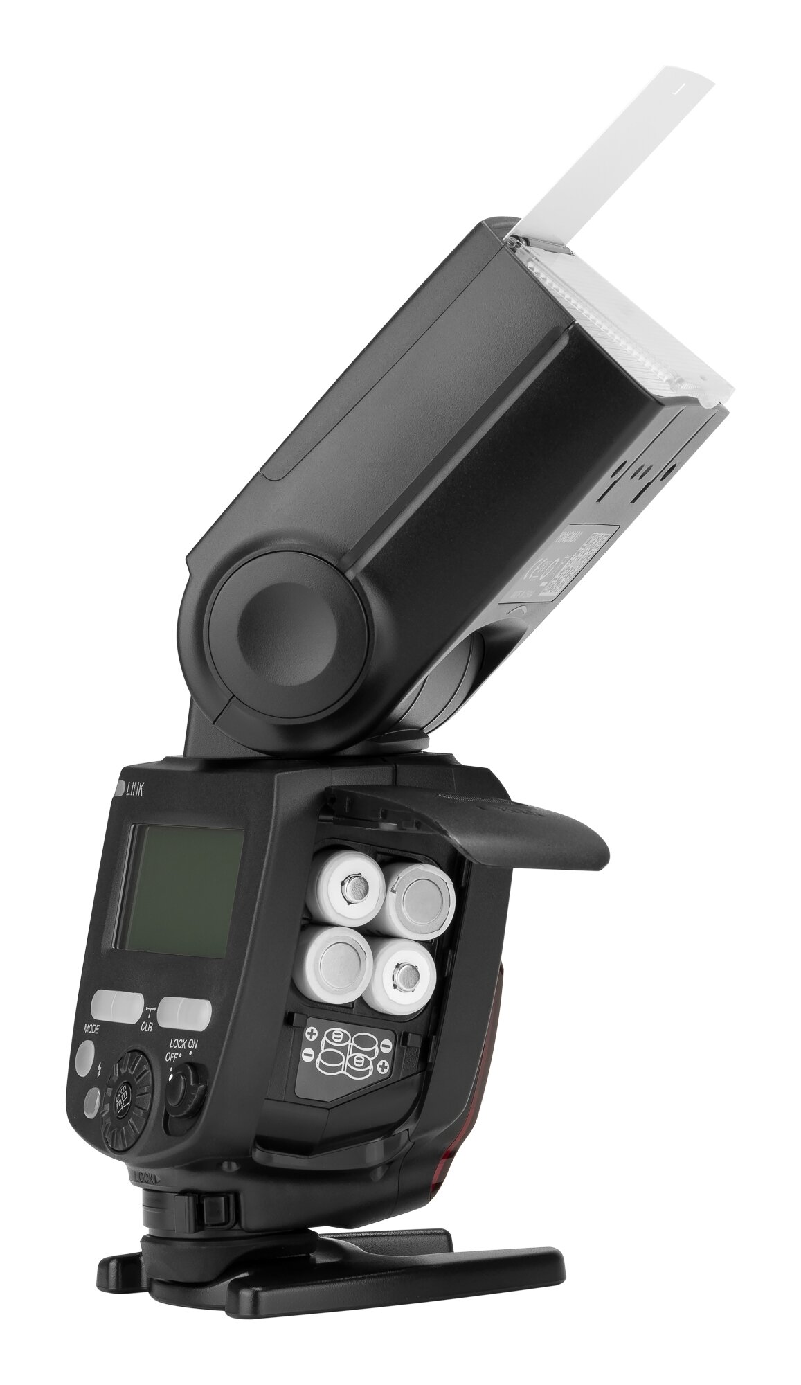 Lampa błyskowa z wyświetlaczem LCD, czterema bateriami w komorze oraz kilkoma przyciskami i pokrętłami sterującymi. Widoczny jest również uchwyt montażowy i wysuwany dyfuzor.