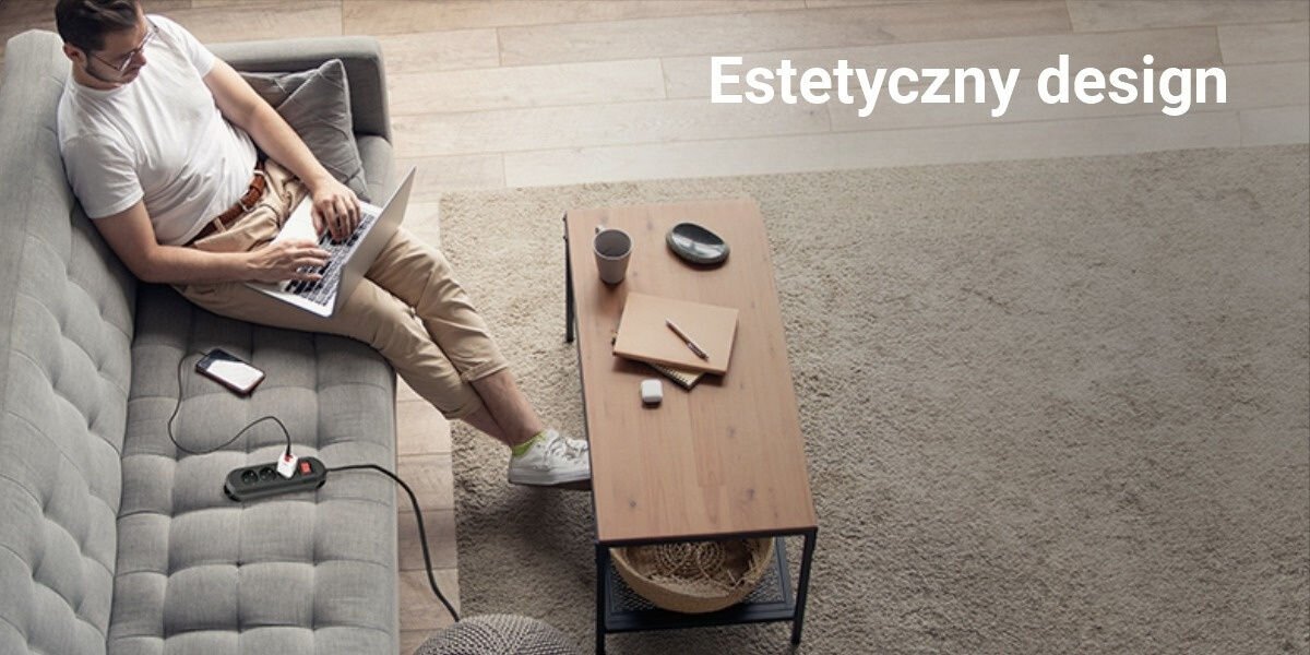 Listwa HAMA Comfort P2223752 3GN (1.5m) Czarny
estetyczny wygląd, minimalistyczny wygląd, gładka powierzchnia,
osoba siedząca na sofie, a obok niej produkt, biały napis estetyczny design