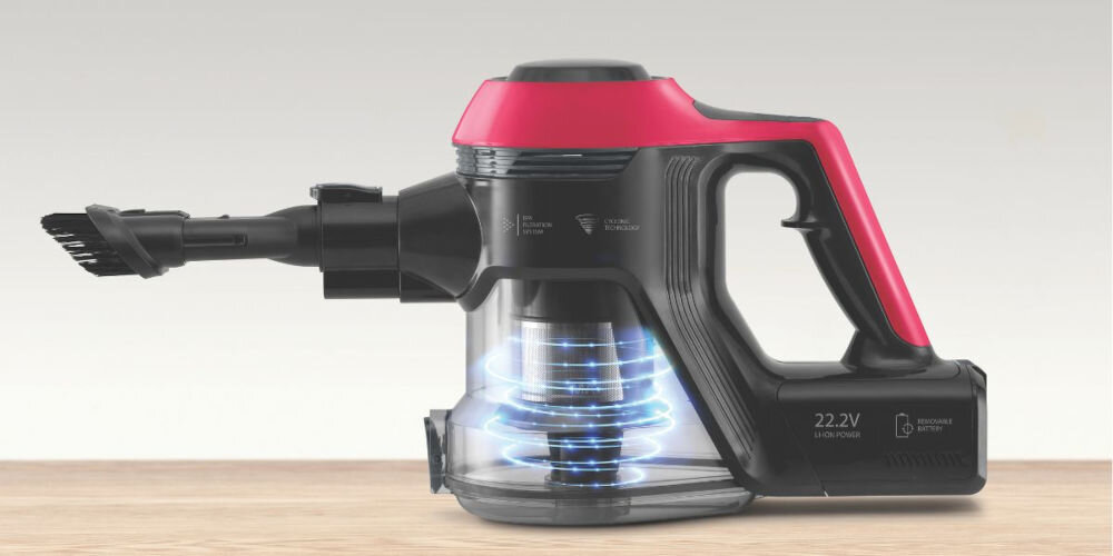 Odkurzacz ZELMER ZSVC511DF Piotr technologia cyklonowa elektroszczotka wyjątkowa moc skuteczne usuwanie zanieczyszczeń szczotka szczelinowa ssawka 2w1 szczeliny narożniki przestrzenie między meblami wbudowany odkurzacz ręczny dodatkowa funkcjonalność montaż na ścianie wygodne przechowywanie oszczędność miejsca